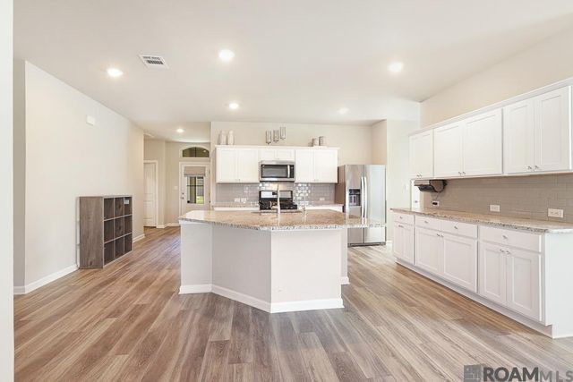 13800 Wincrest Dr, Walker, LA 70785