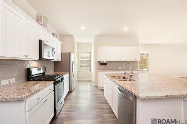 13800 Wincrest Dr, Walker, LA 70785