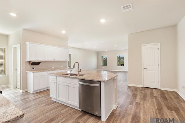 13800 Wincrest Dr, Walker, LA 70785