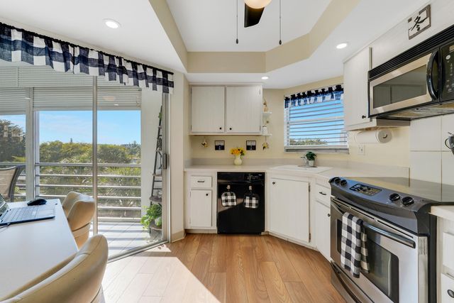 3590 Via Poinciana 416, Lake Worth, FL 33467