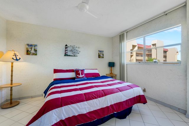 3590 Via Poinciana 416, Lake Worth, FL 33467