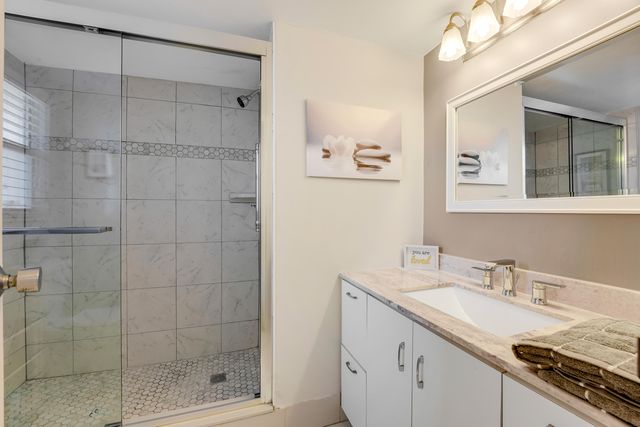 3590 Via Poinciana 416, Lake Worth, FL 33467