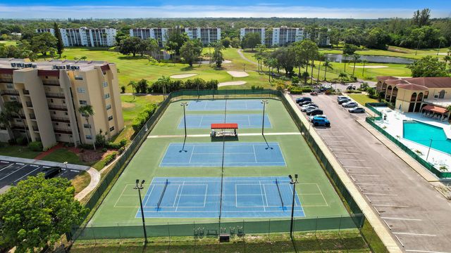 3590 Via Poinciana 416, Lake Worth, FL 33467