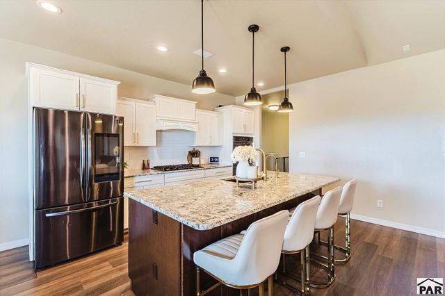 383 N Desert Cove Dr, Pueblo West, CO 81007