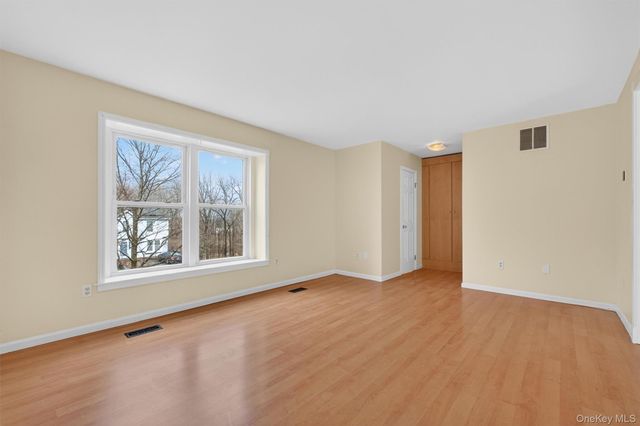 15 Helen Court, Beacon, NY 12508