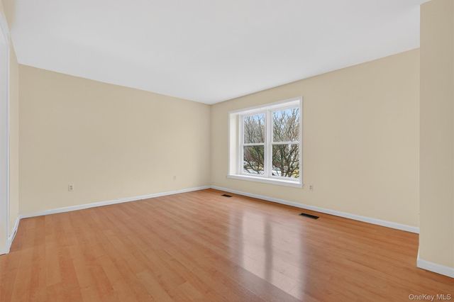 15 Helen Court, Beacon, NY 12508