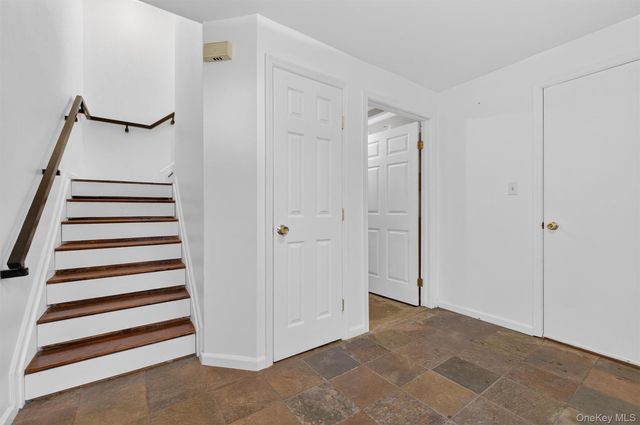 15 Helen Court, Beacon, NY 12508