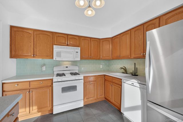 15 Helen Court, Beacon, NY 12508