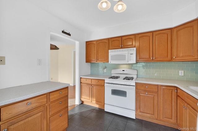 15 Helen Court, Beacon, NY 12508