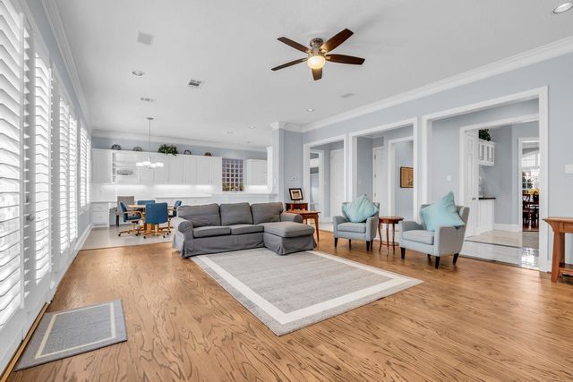 41 Wynden Oaks Drive, Houston, TX 77056