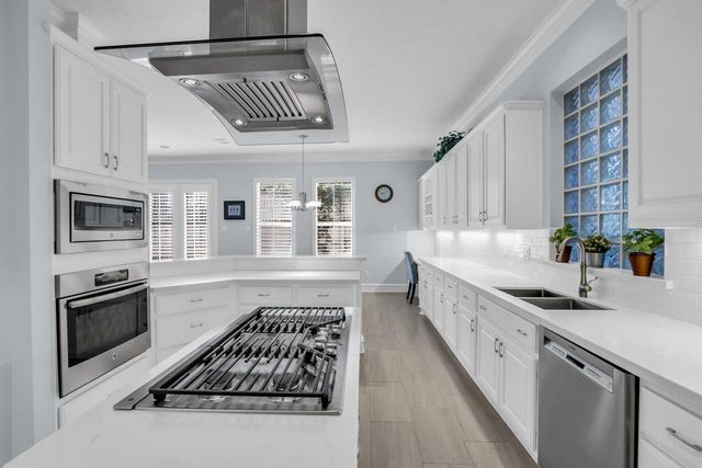 41 Wynden Oaks Drive, Houston, TX 77056