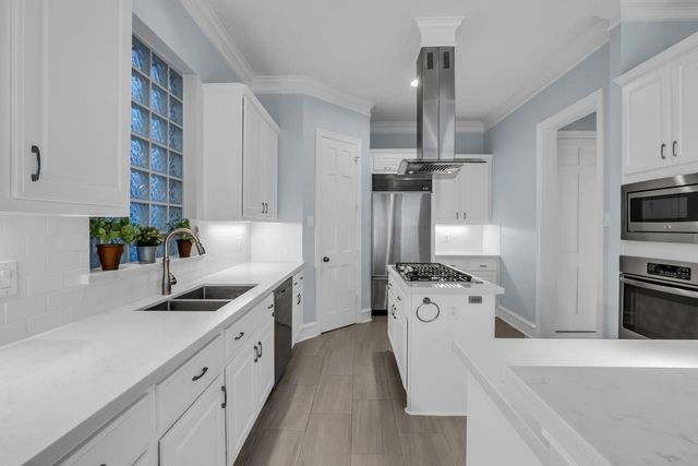 41 Wynden Oaks Drive, Houston, TX 77056