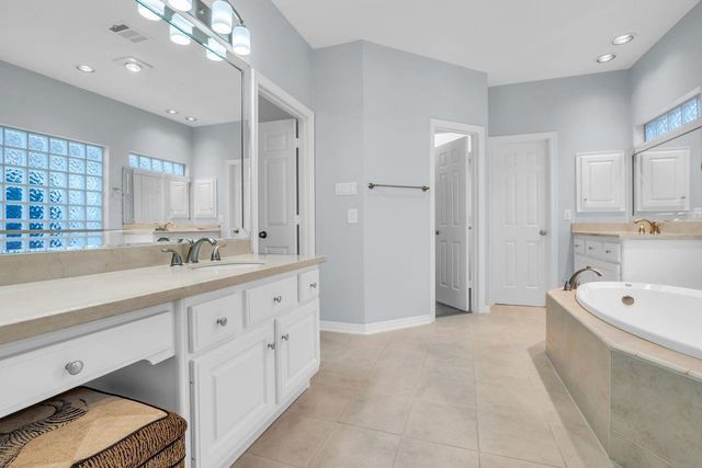 41 Wynden Oaks Drive, Houston, TX 77056