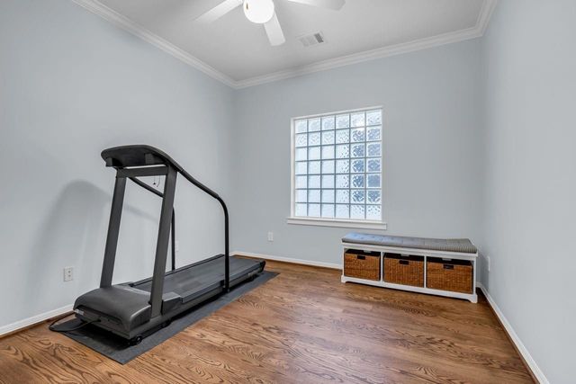 41 Wynden Oaks Drive, Houston, TX 77056