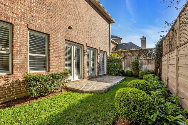 41 Wynden Oaks Drive, Houston, TX 77056