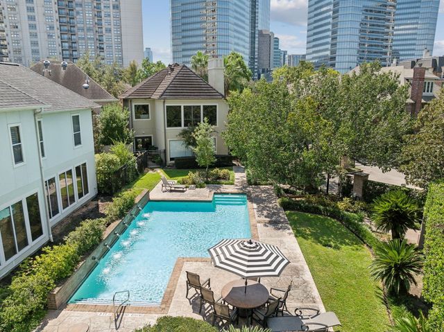 41 Wynden Oaks Drive, Houston, TX 77056