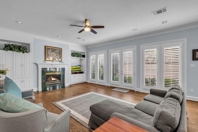 41 Wynden Oaks Drive, Houston, TX 77056