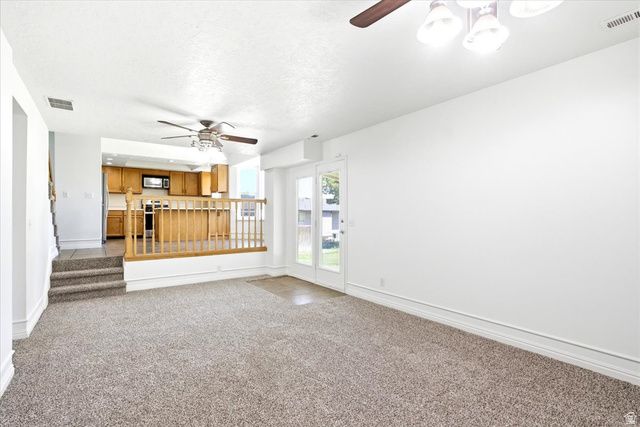 6911 S CONEFLOWER CT, West Jordan, UT 84084