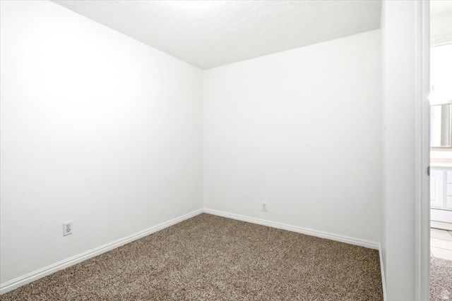 6911 S CONEFLOWER CT, West Jordan, UT 84084
