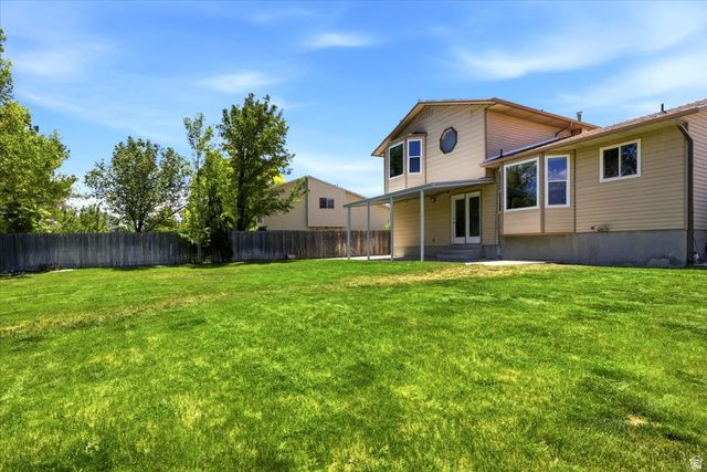 6911 S CONEFLOWER CT, West Jordan, UT 84084