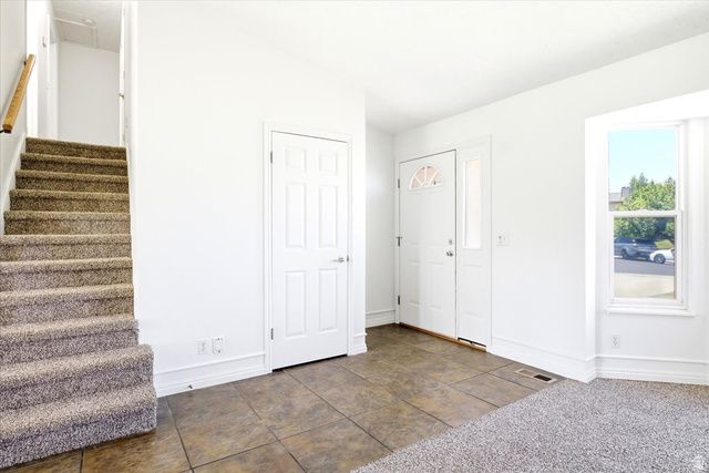 6911 S CONEFLOWER CT, West Jordan, UT 84084