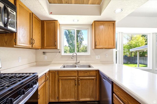 6911 S CONEFLOWER CT, West Jordan, UT 84084