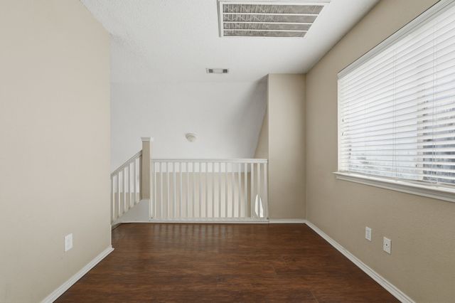 216 W Glen Meadow Drive, Glenn Heights, TX 75154