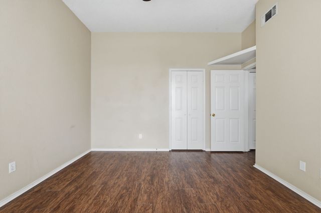 216 W Glen Meadow Drive, Glenn Heights, TX 75154