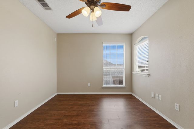 216 W Glen Meadow Drive, Glenn Heights, TX 75154