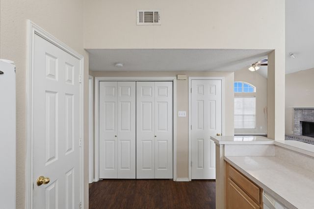 216 W Glen Meadow Drive, Glenn Heights, TX 75154