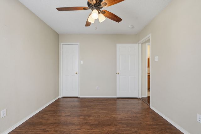 216 W Glen Meadow Drive, Glenn Heights, TX 75154