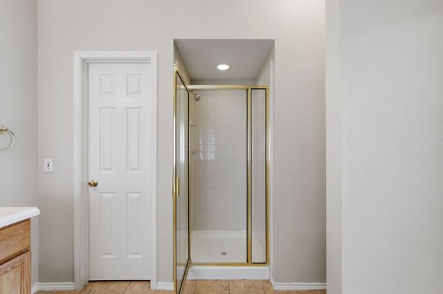 216 W Glen Meadow Drive, Glenn Heights, TX 75154