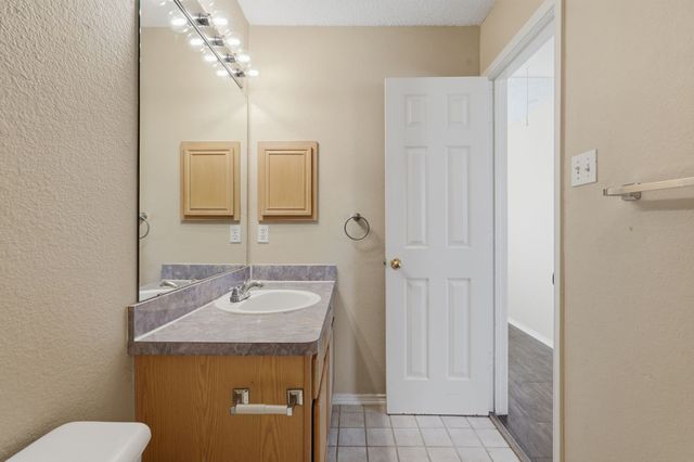 216 W Glen Meadow Drive, Glenn Heights, TX 75154