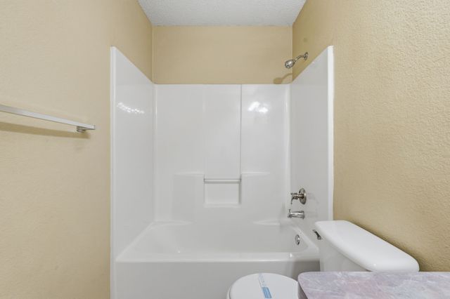 216 W Glen Meadow Drive, Glenn Heights, TX 75154