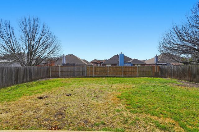 216 W Glen Meadow Drive, Glenn Heights, TX 75154