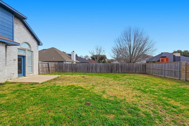 216 W Glen Meadow Drive, Glenn Heights, TX 75154