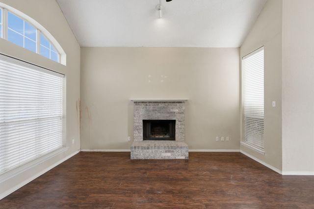 216 W Glen Meadow Drive, Glenn Heights, TX 75154