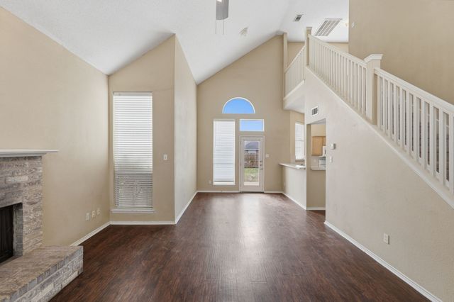 216 W Glen Meadow Drive, Glenn Heights, TX 75154