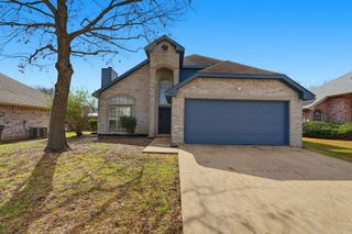 216 W Glen Meadow Drive, Glenn Heights, TX 75154