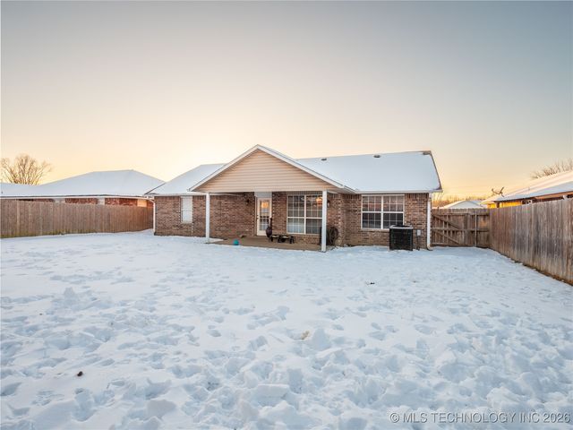 2208 Green Meadows, Mcalester, OK 74501