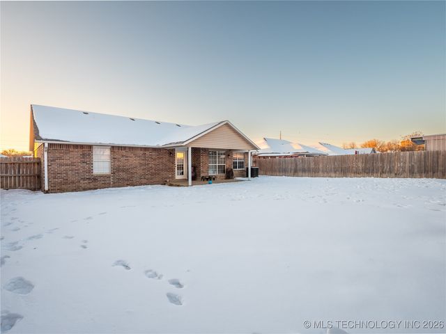 2208 Green Meadows, Mcalester, OK 74501