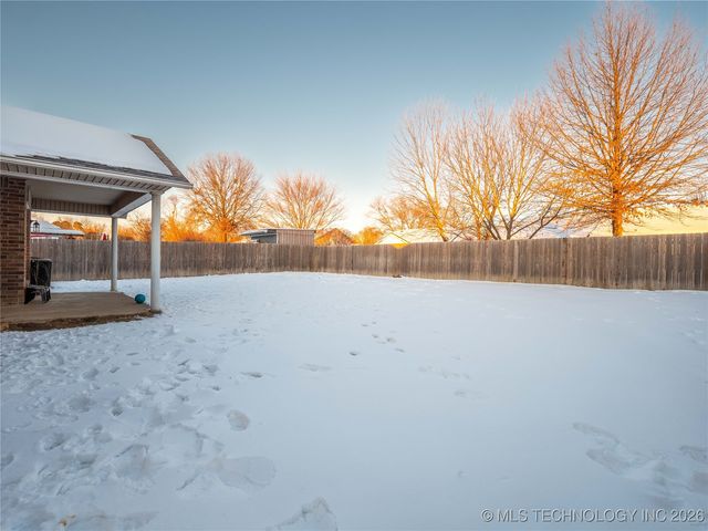 2208 Green Meadows, Mcalester, OK 74501