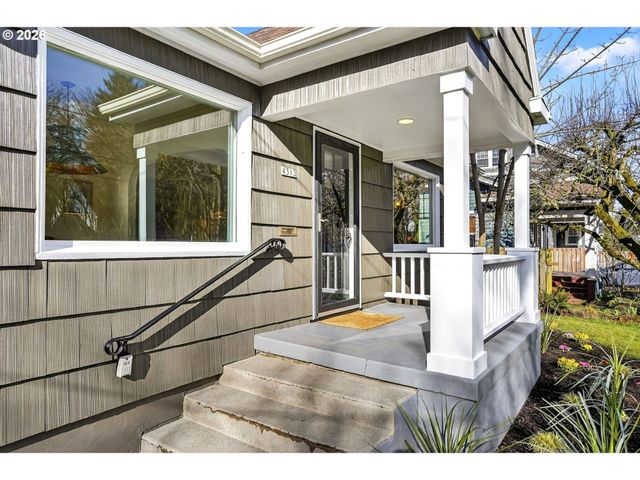 4313 Ne HAZELFERN Pl, Portland, OR 97213