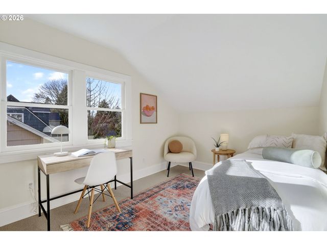 4313 Ne HAZELFERN Pl, Portland, OR 97213