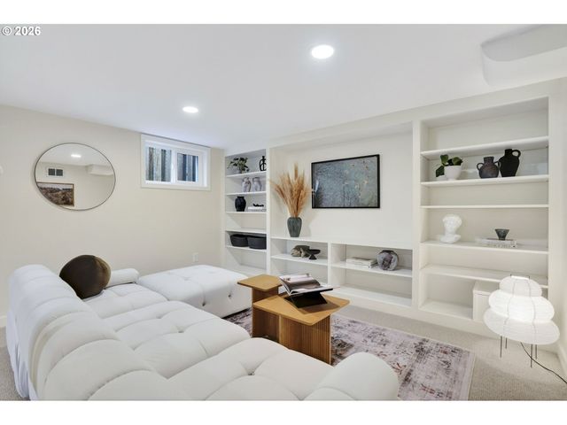 4313 Ne HAZELFERN Pl, Portland, OR 97213