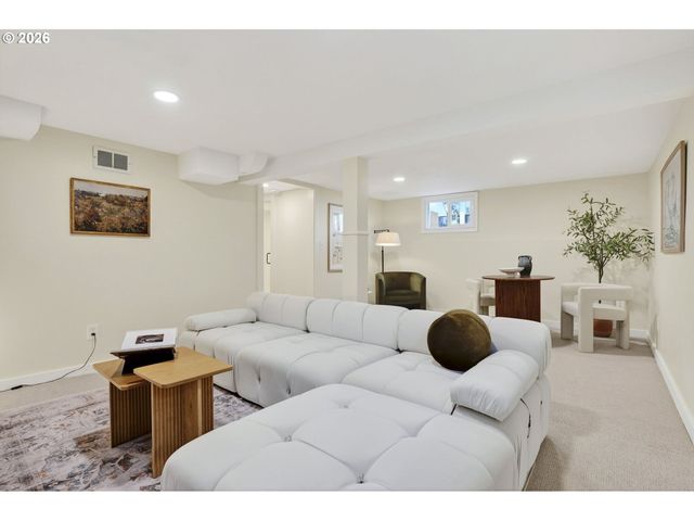 4313 Ne HAZELFERN Pl, Portland, OR 97213