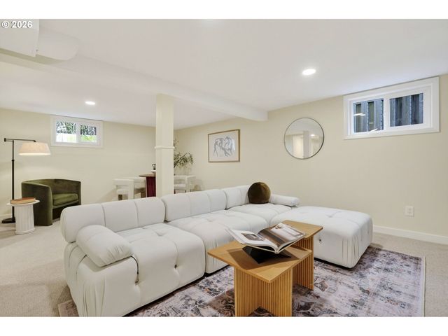 4313 Ne HAZELFERN Pl, Portland, OR 97213