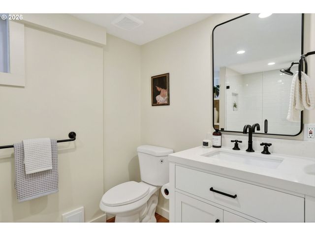 4313 Ne HAZELFERN Pl, Portland, OR 97213