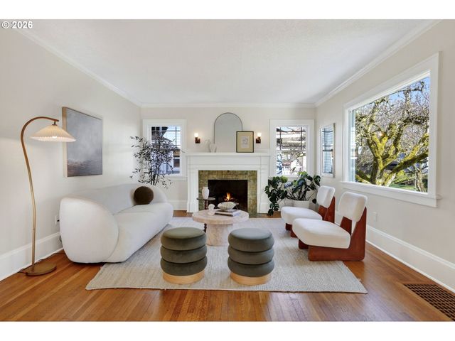 4313 Ne HAZELFERN Pl, Portland, OR 97213