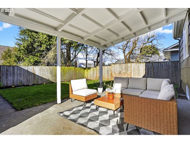 4313 Ne HAZELFERN Pl, Portland, OR 97213